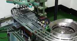 什麼是多軸鑽孔攻牙機