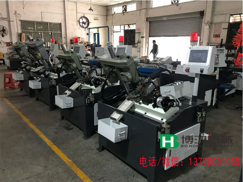 清明節後4台全自動攻絲機等著客戶來驗貨