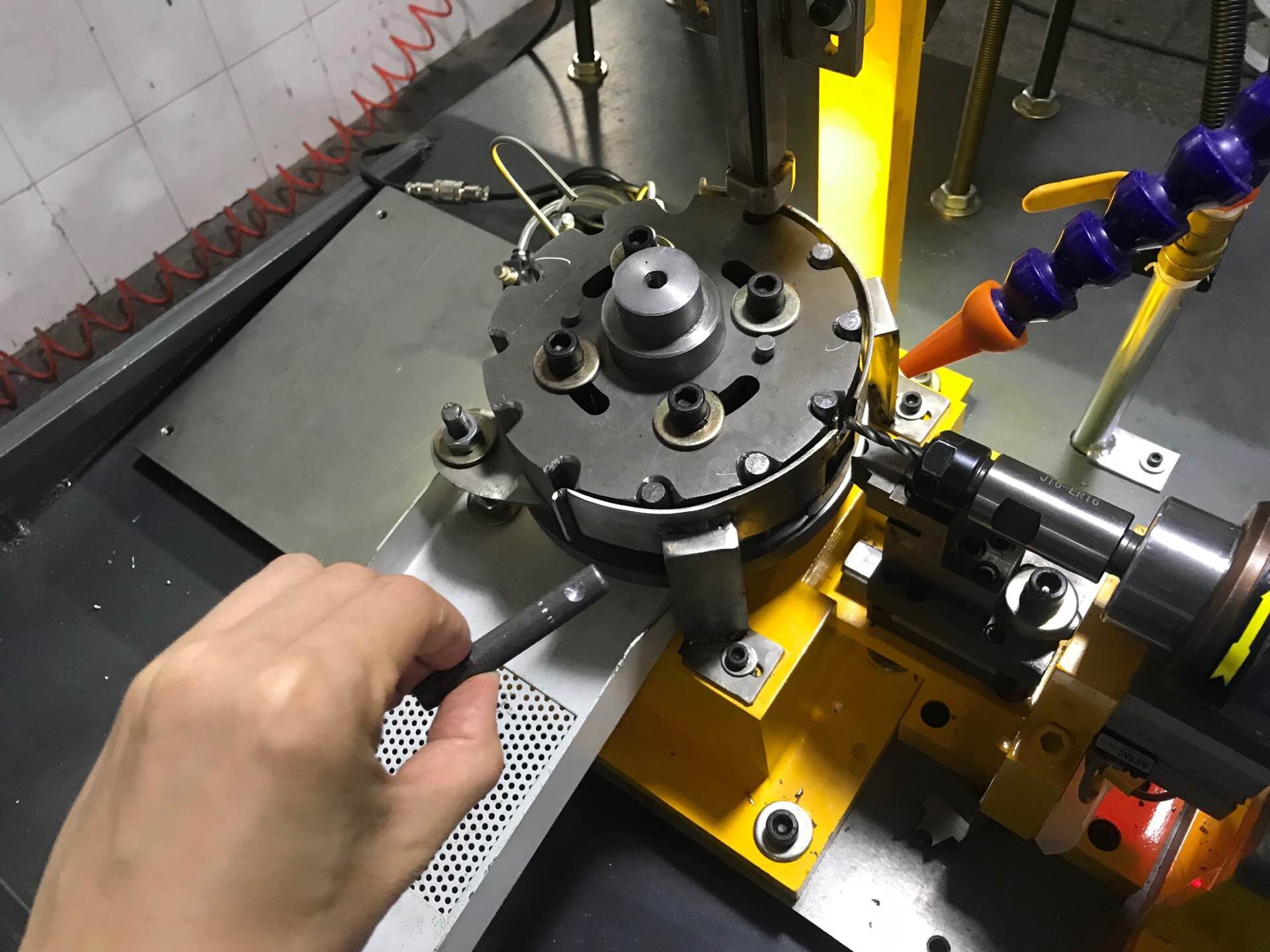 全自動鑽孔攻絲機